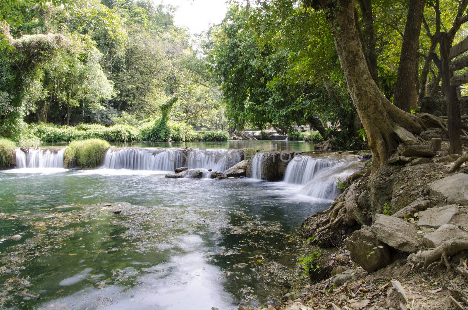 Jed Sao Noi Waterfall, Saraburi, Thailand by siraanamwong