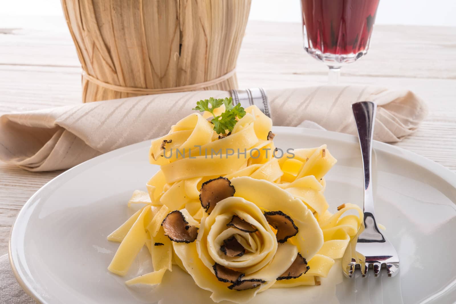  tagliatelle with summer truffle 	