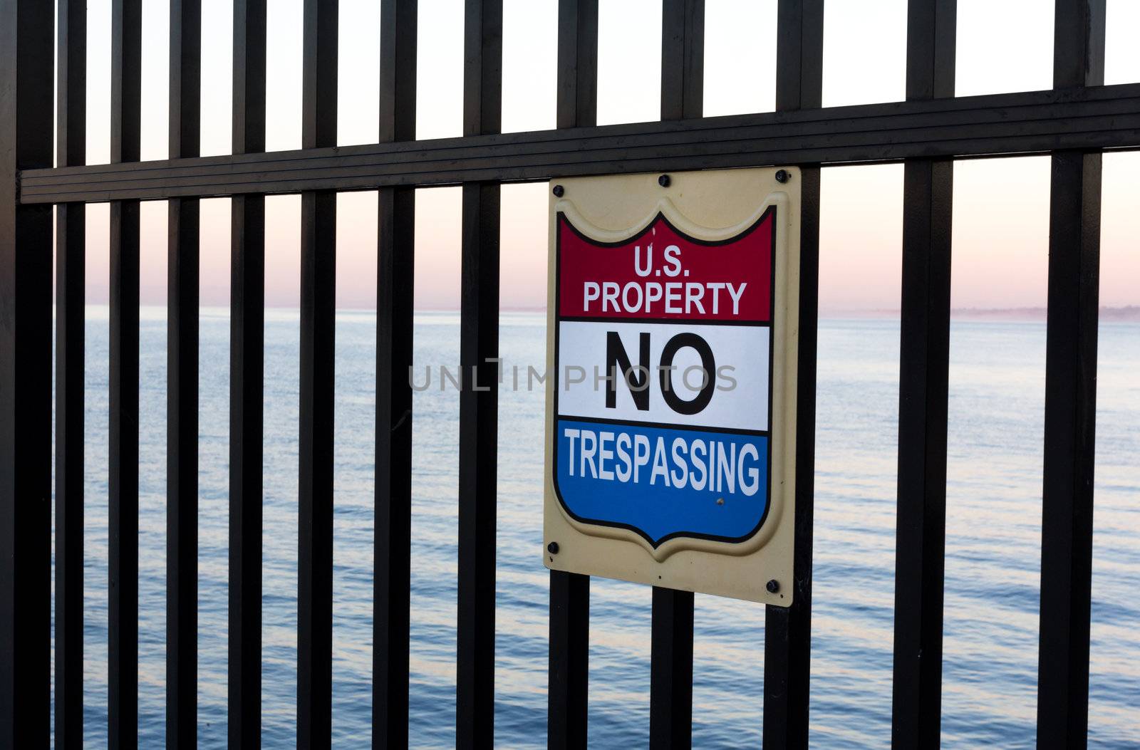 United States Property, No Trespassing.