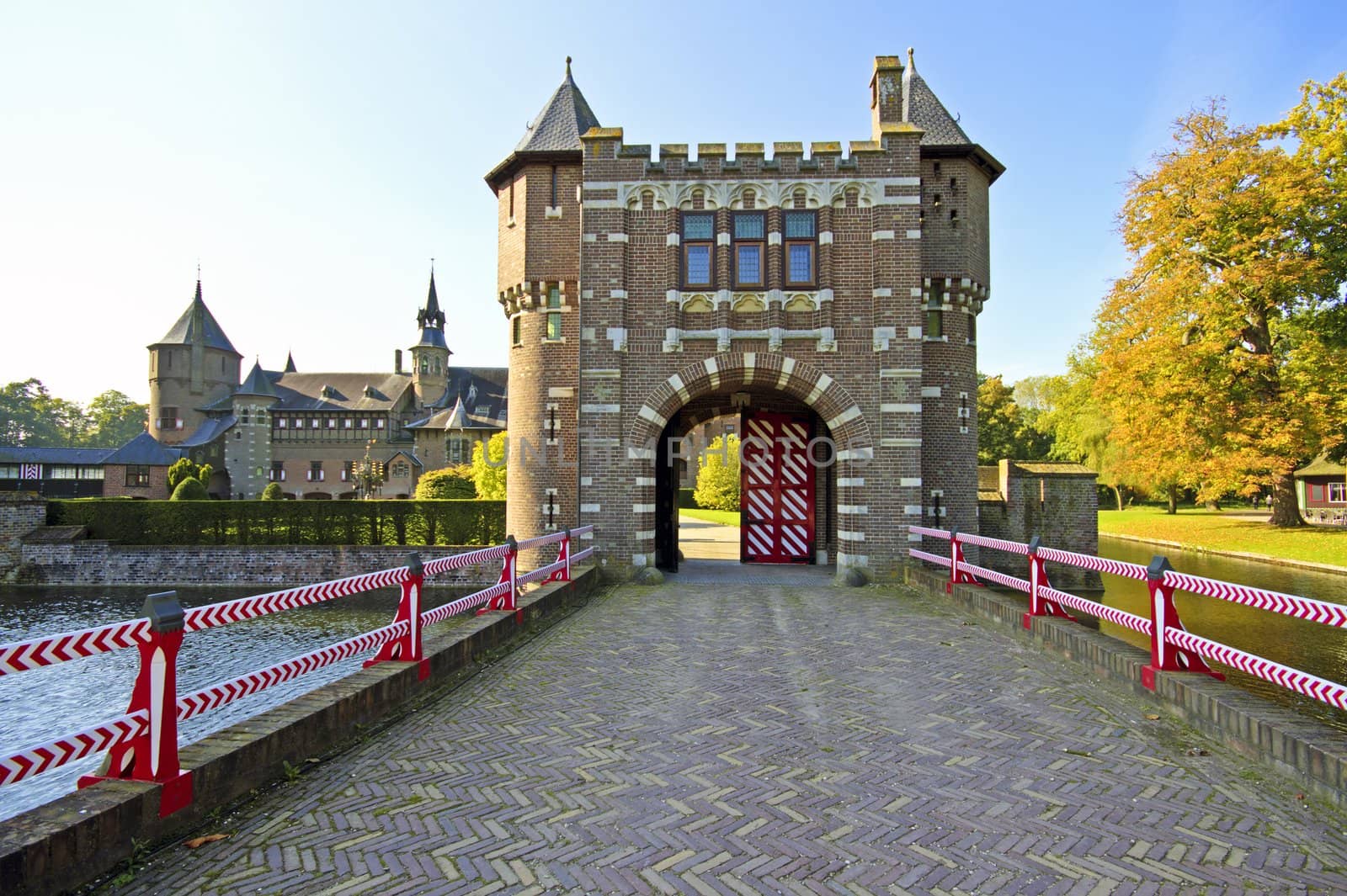 medieval castle De Haar in the Netherlands by devy