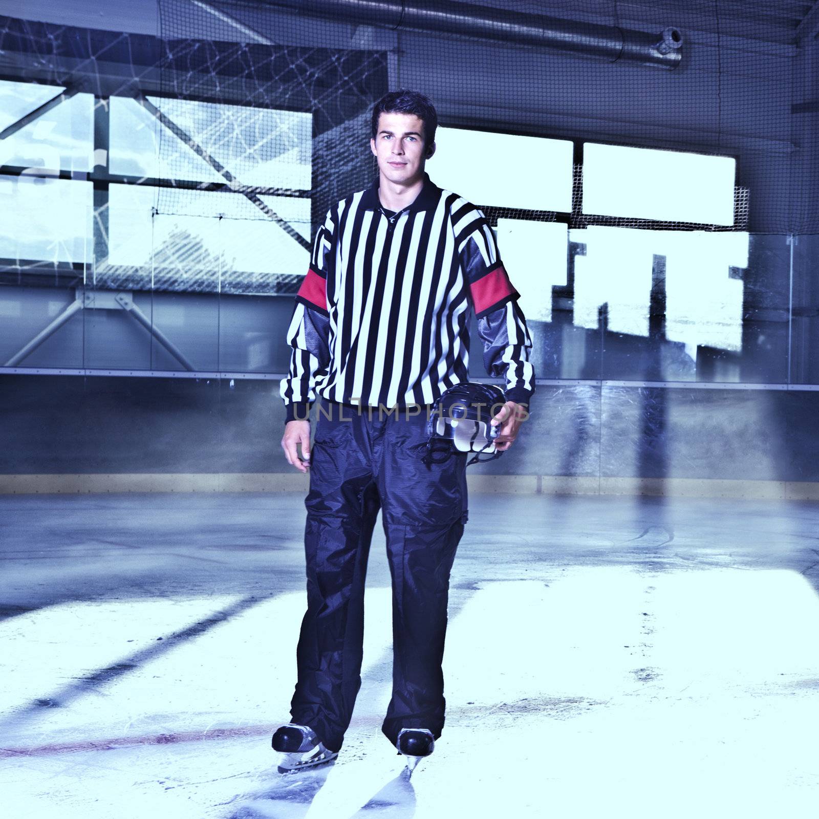 ice hockey referee by fotoduki