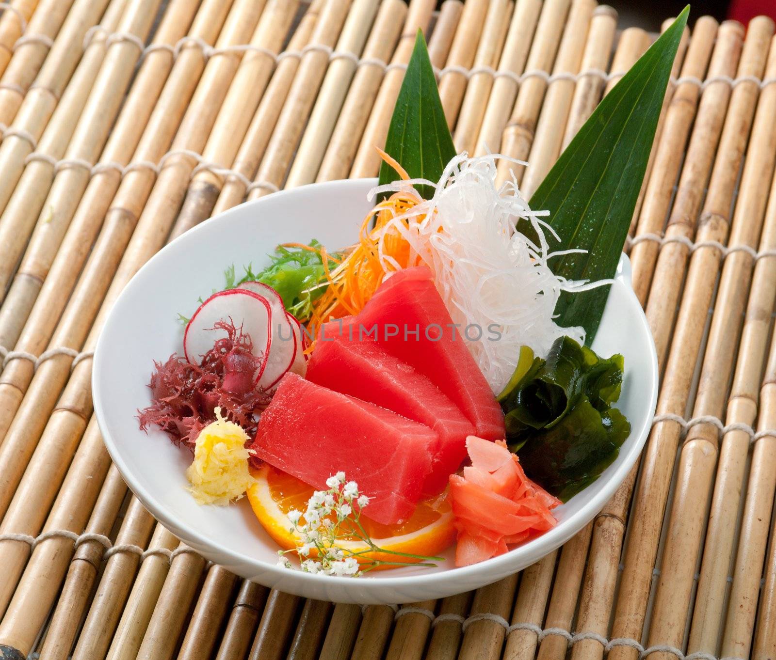 chinese  salad.tuna with vegetables 