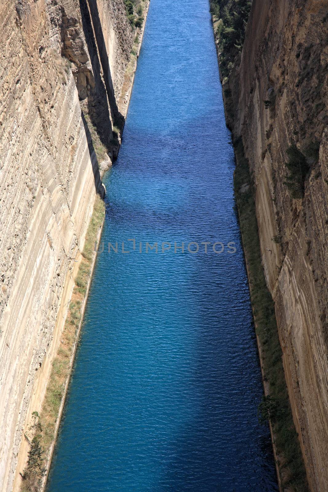 corinthos canal water passage grecce