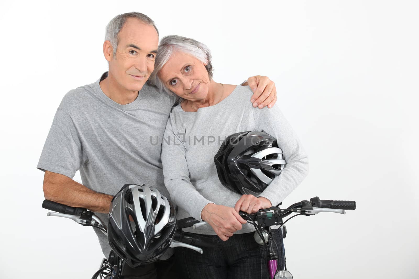 couple with bikes by phovoir