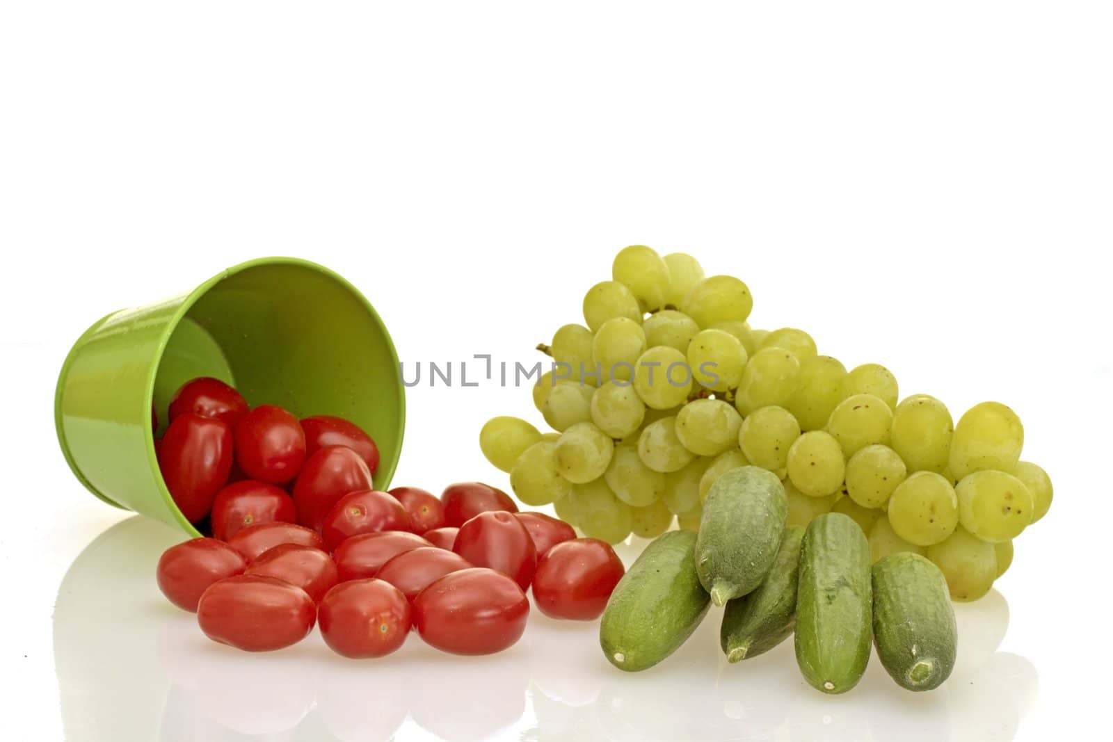 Tomatoe, cucumber and grapes
