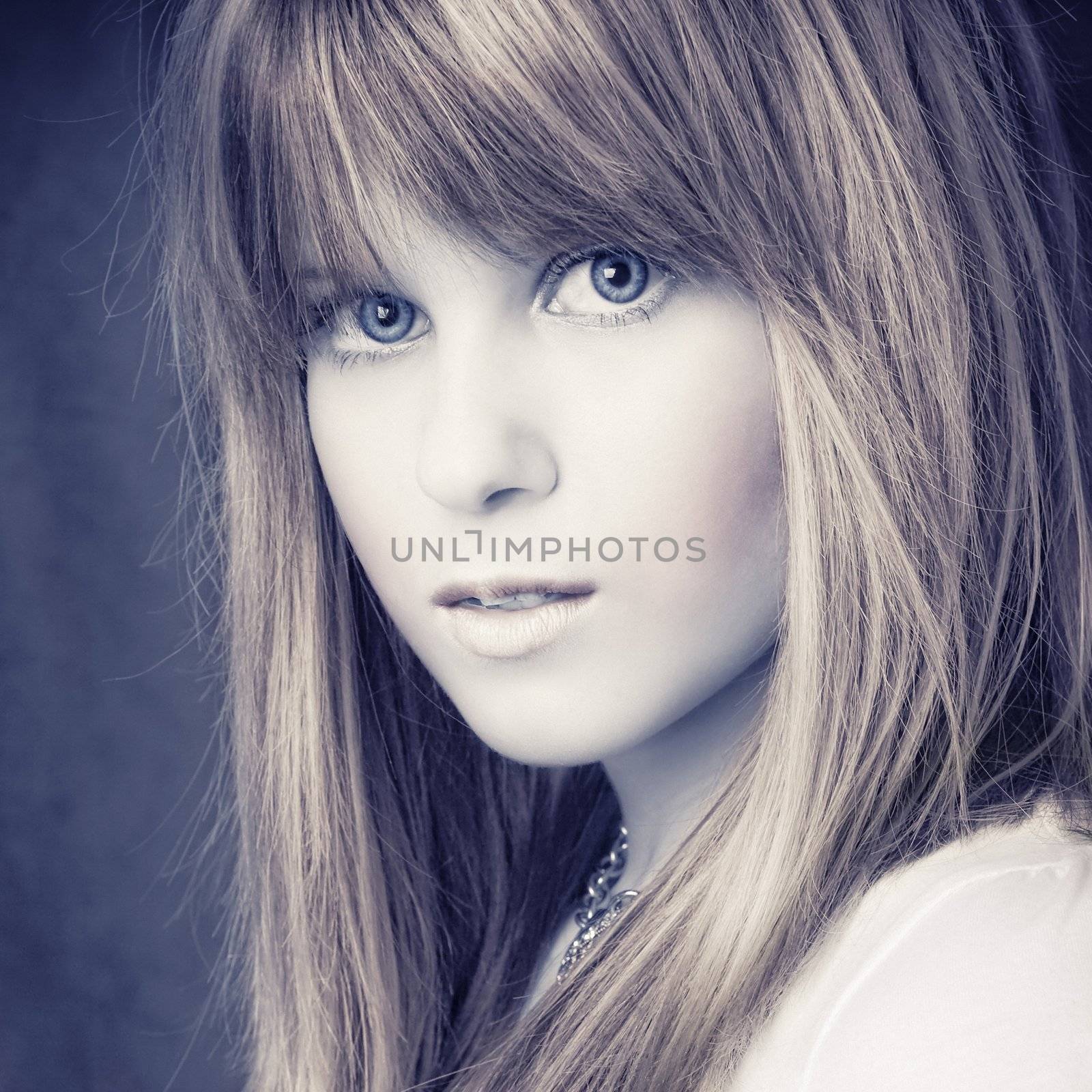 portreit attractive blond girl by fotoduki