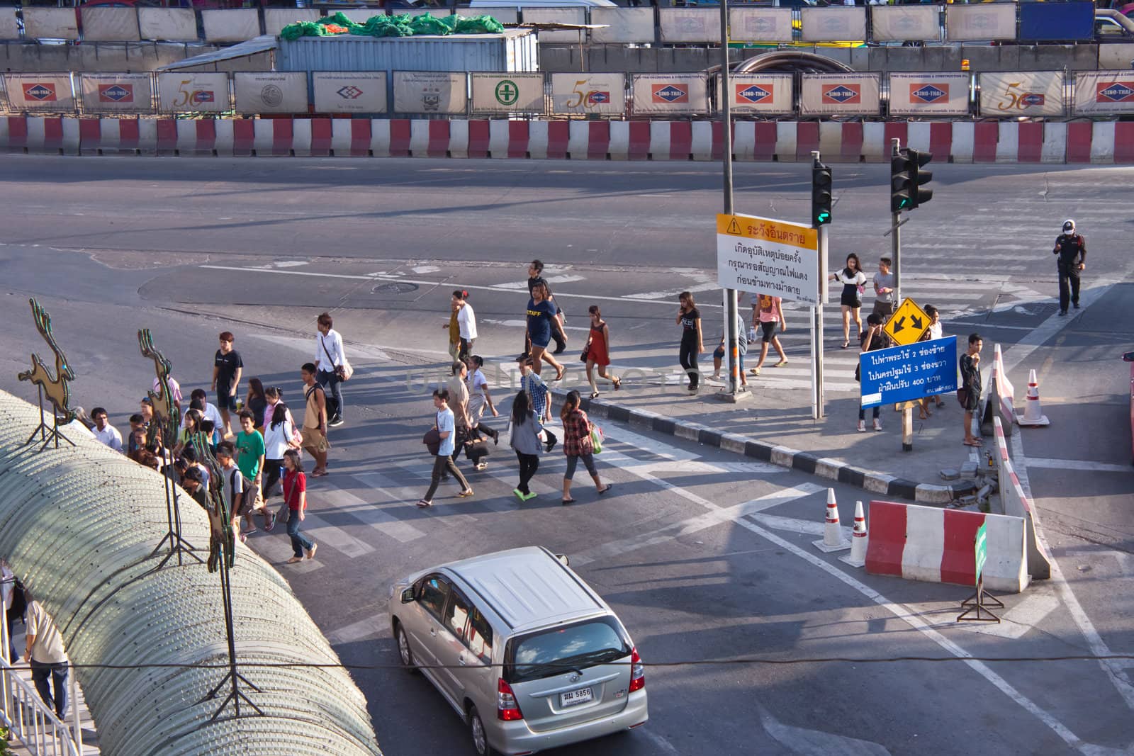 BANGKOK - DEC 23: Daily traffic jam in the afternoon on dec 23,  by nikky1972