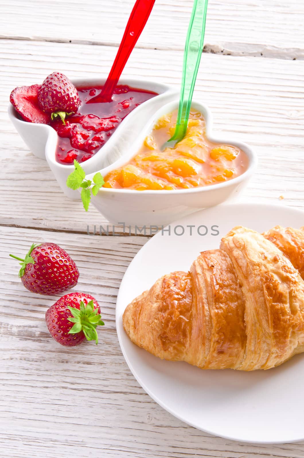 Croissant by Darius.Dzinnik