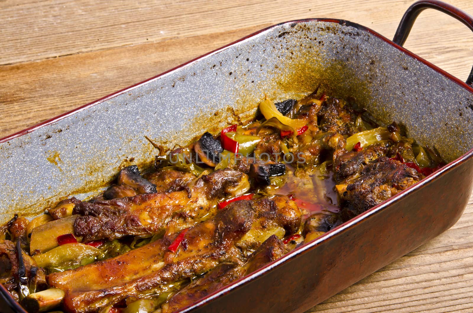 roasted ribs in old frying pan