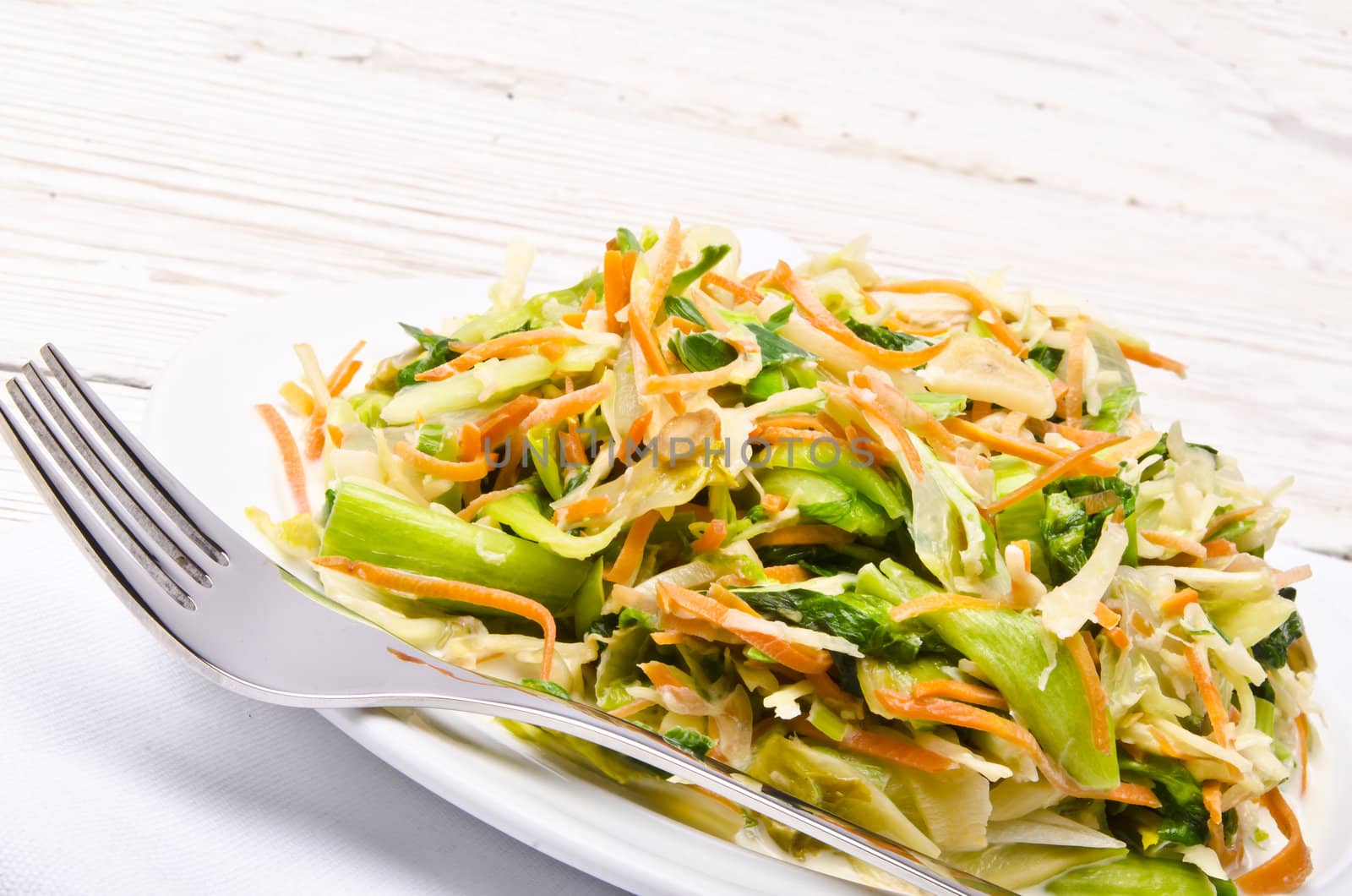  Romaine lettuce with carrots and garlic