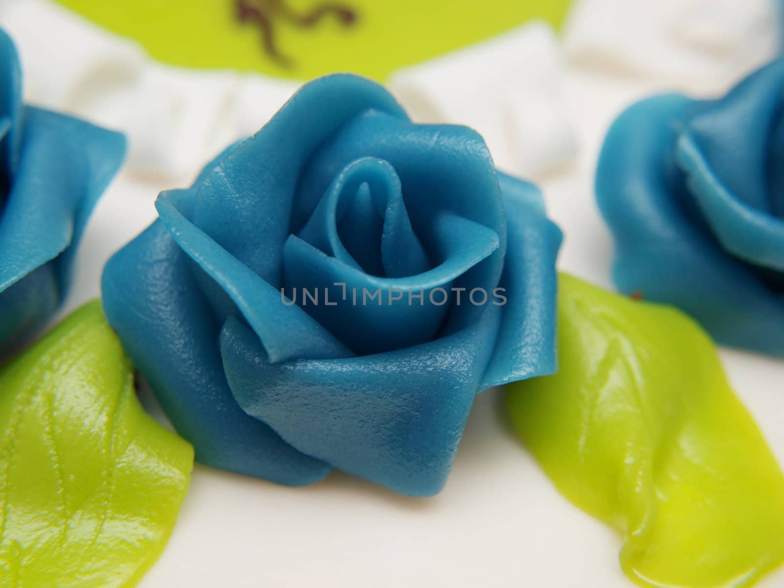 Baptism cake, white sugar paste, blue roses