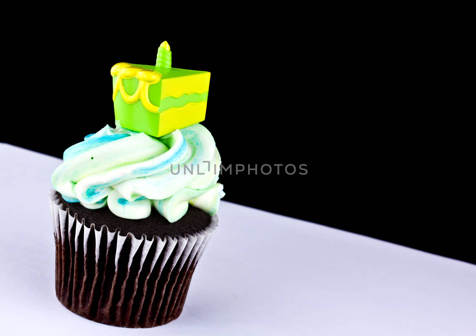 Cup Cake decoration by oneinamillion