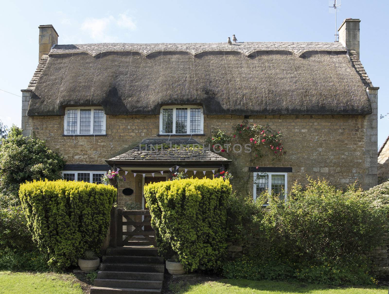 Beautiful old cottage with thatched roof in the village of Chipping Campden, Cotswold, United Kingdom.