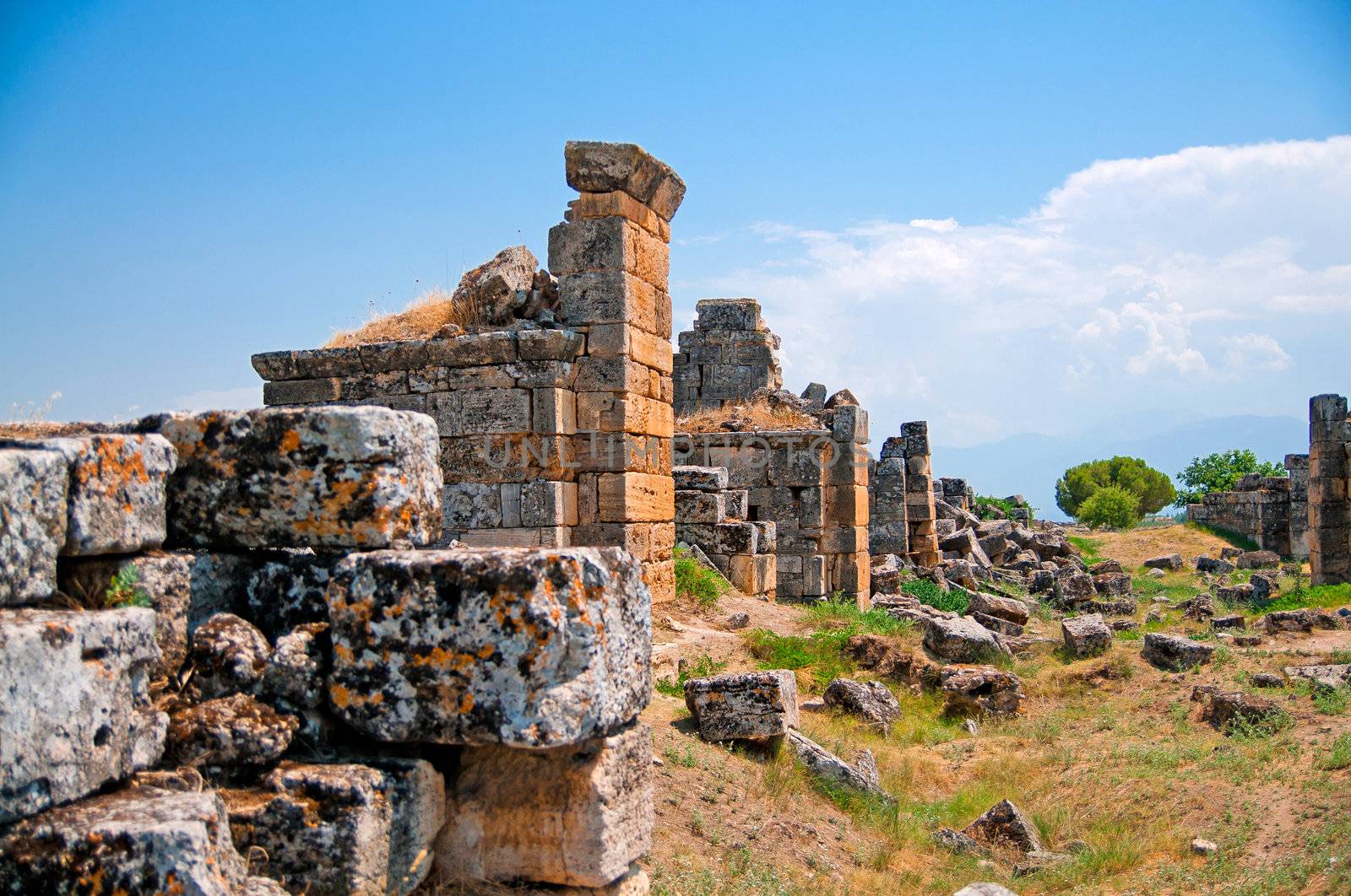 Ancient ruins by GekaSkr