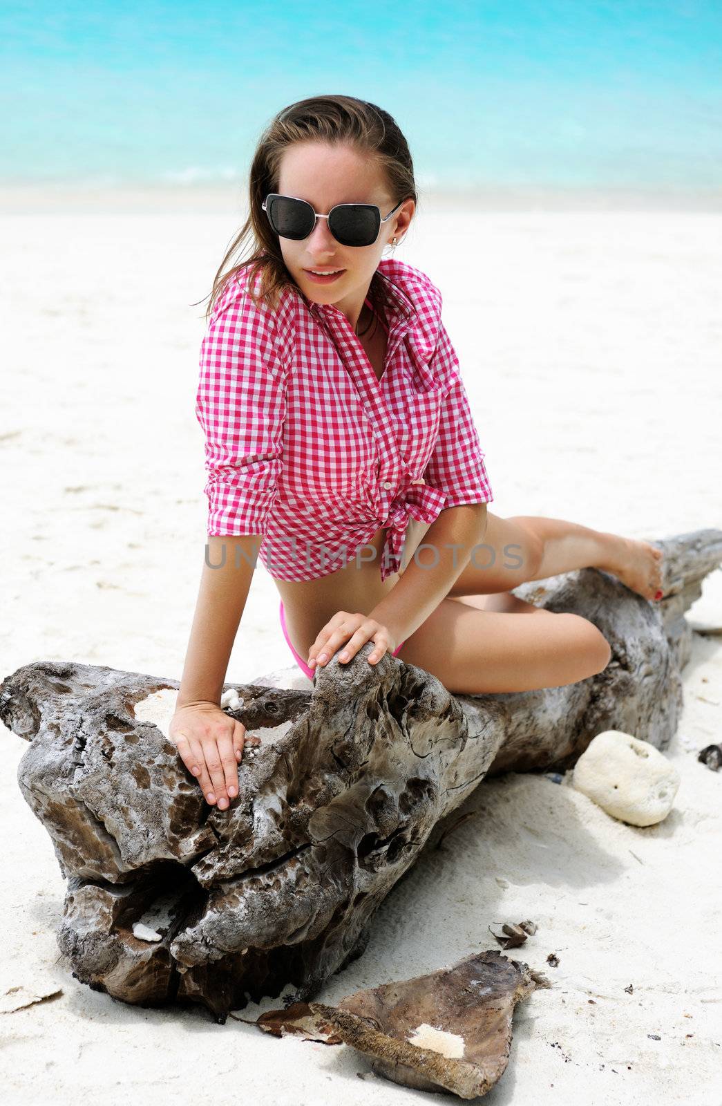 Woman in sunglasses at beach 