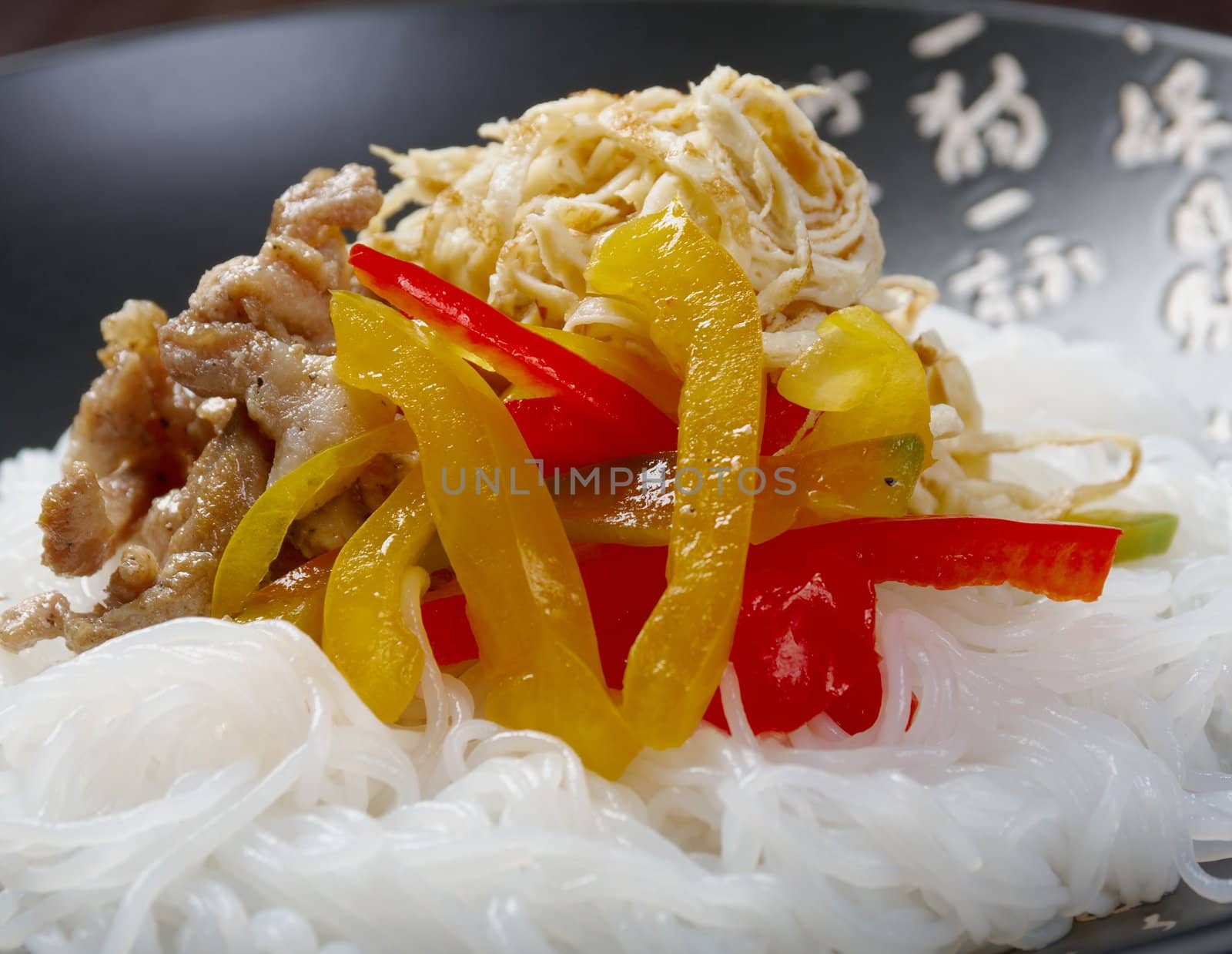Chinese rice noodles with pork