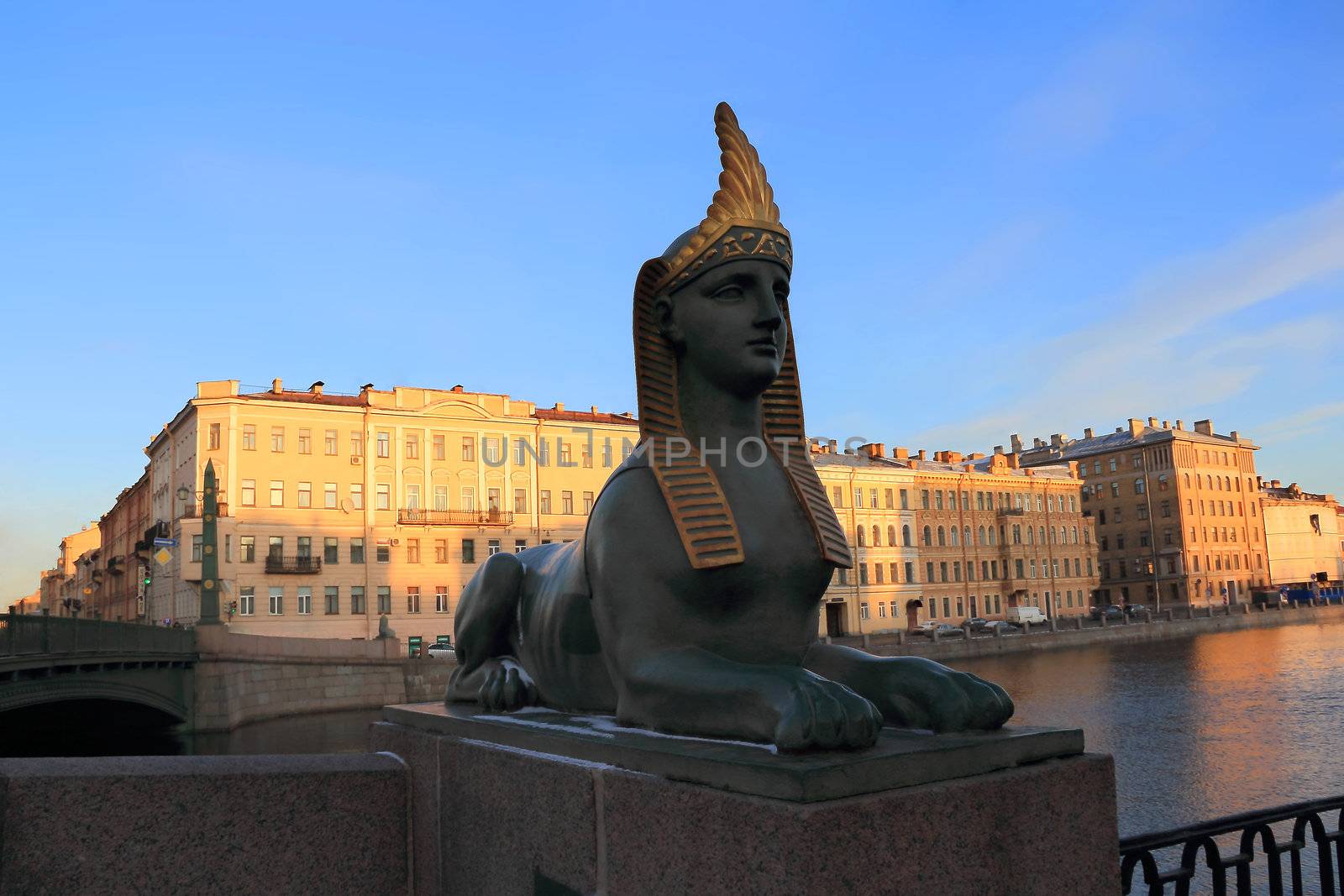 Image of bridge in Sankt Petersburg with sphinx