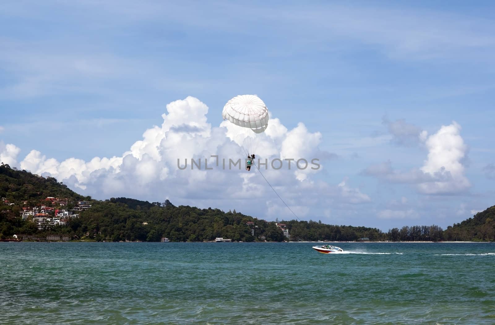 Para sailing. Phuket. Patong. by AleksandrN