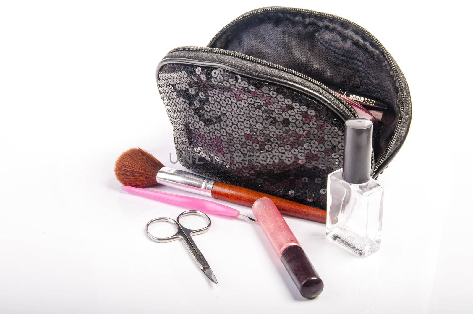An image of vanity case and cosmetics