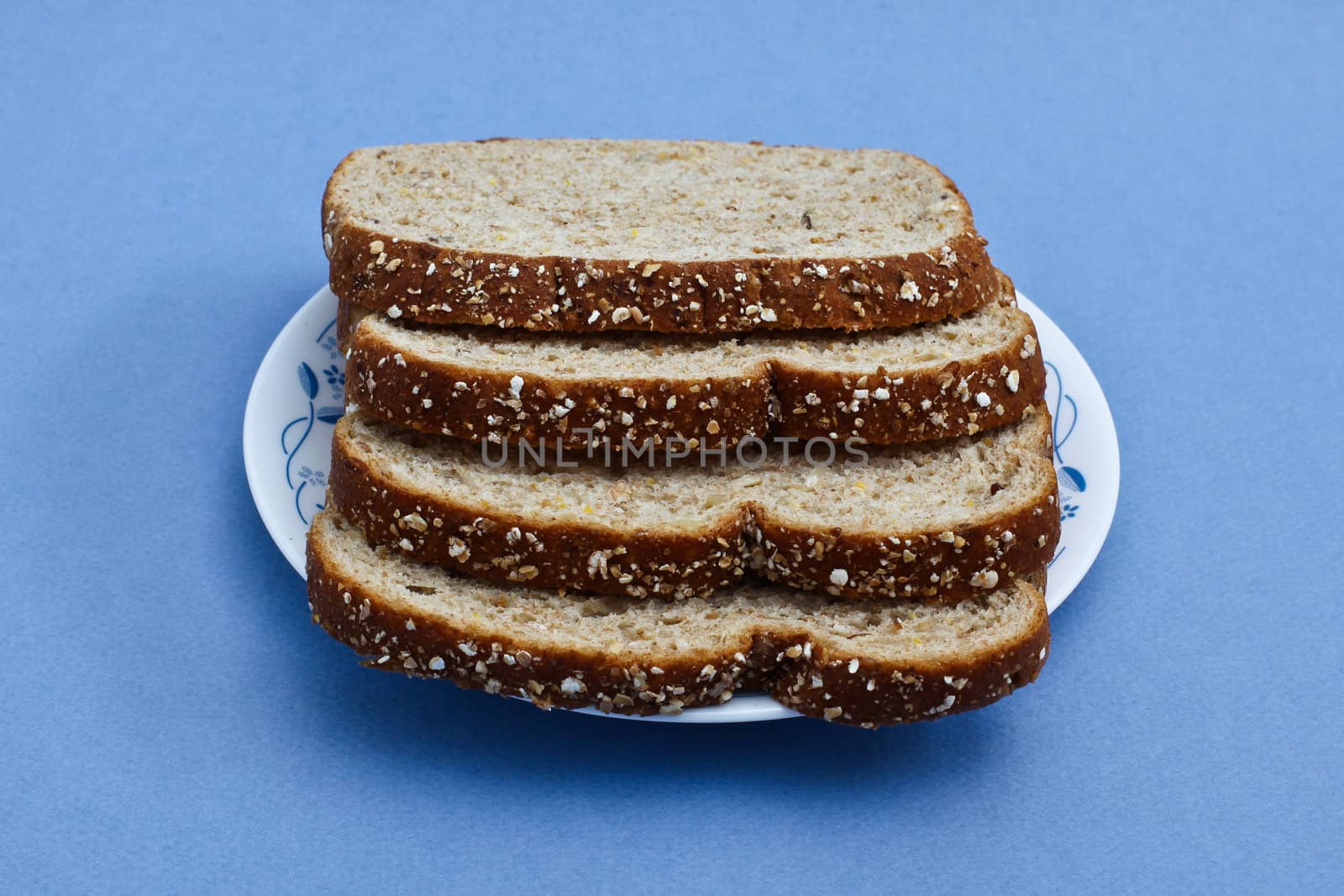 Sliced bread on plate