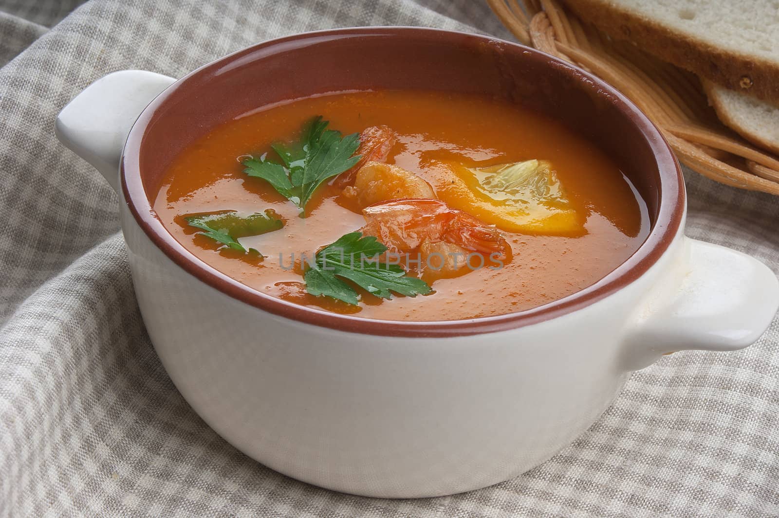 Tomato soup with shrimps by Angorius