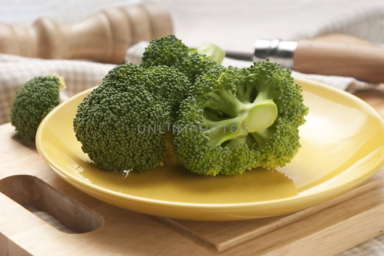 Broccoli by Angorius