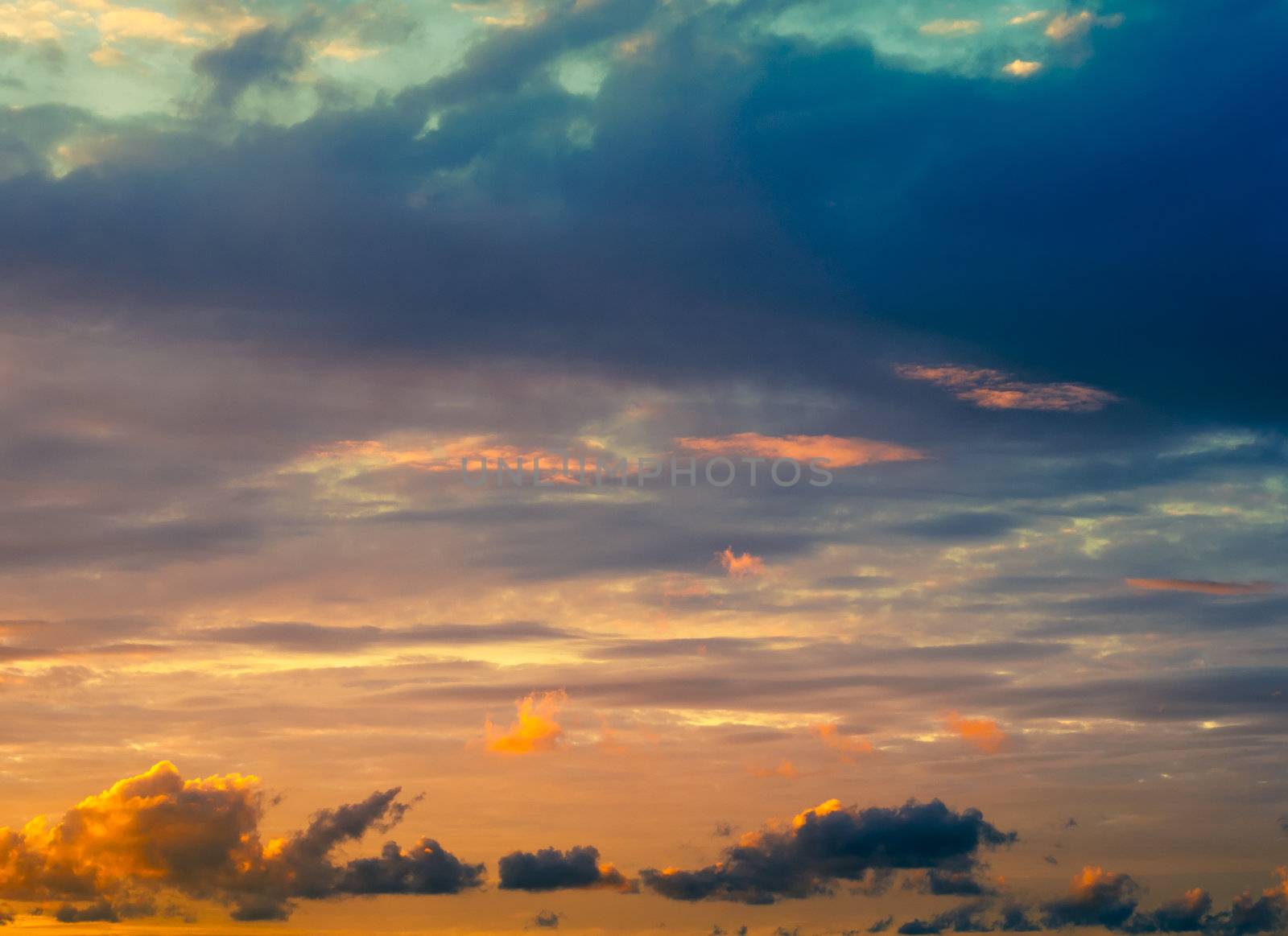 An image of amazing skies during beautiful sunset