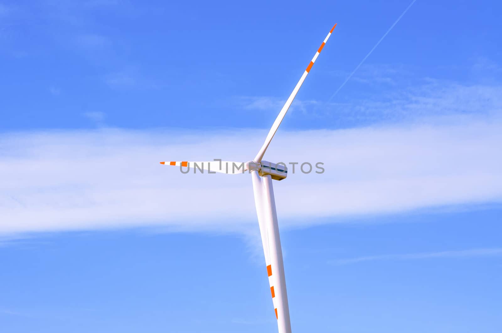 An image of windturbine of suny day