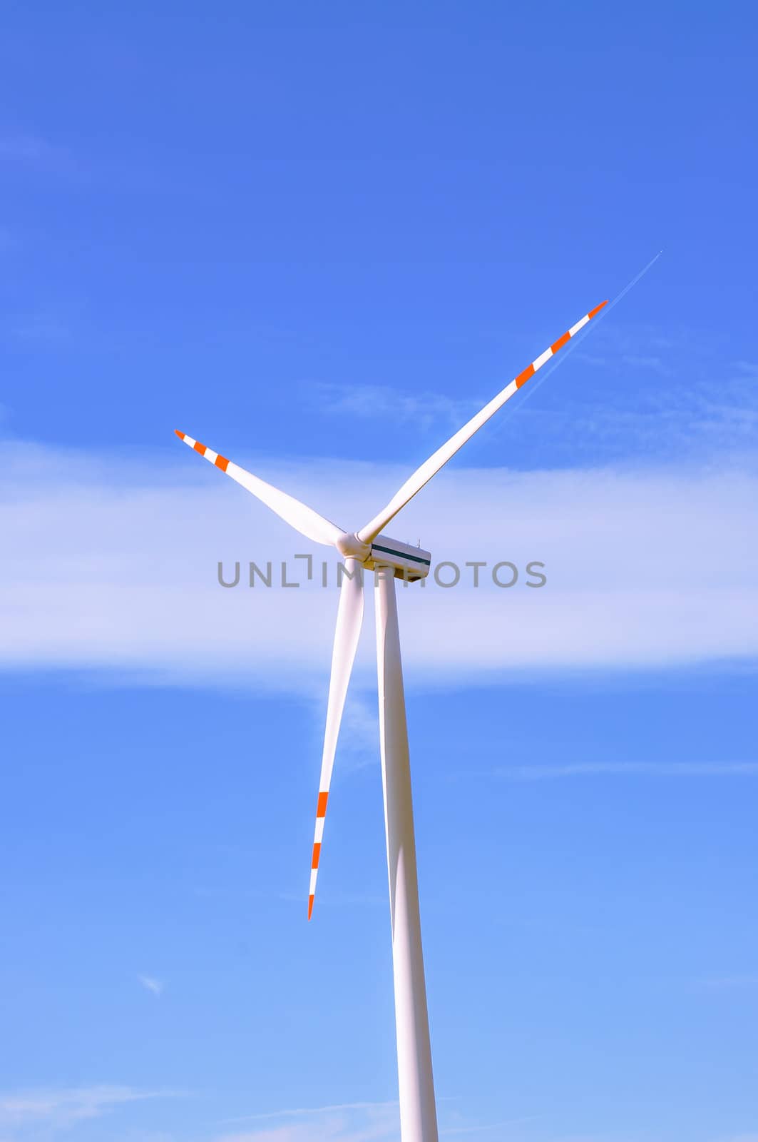 An image of windturbine of suny day