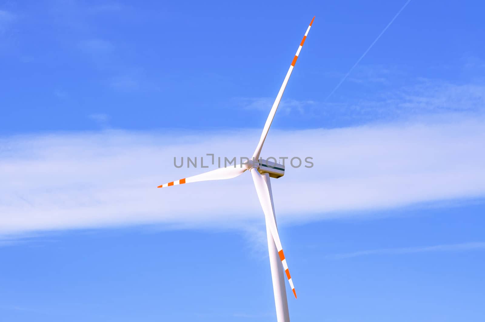 An image of windturbine of suny day