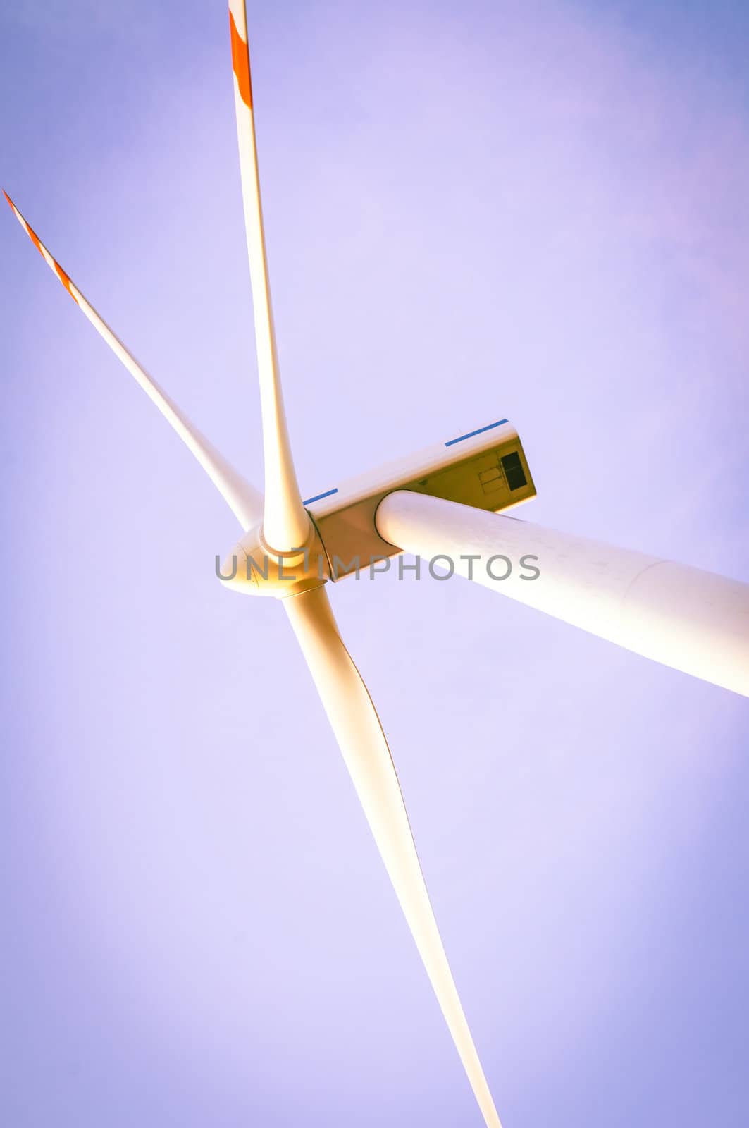 An image of windturbine of suny day