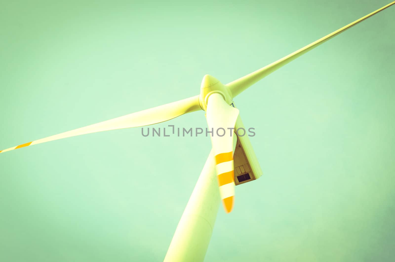 An image of windturbine of suny day