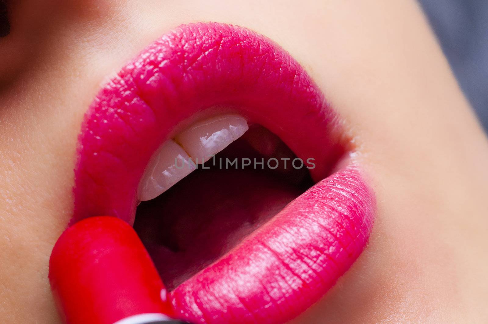 An image of pink lips