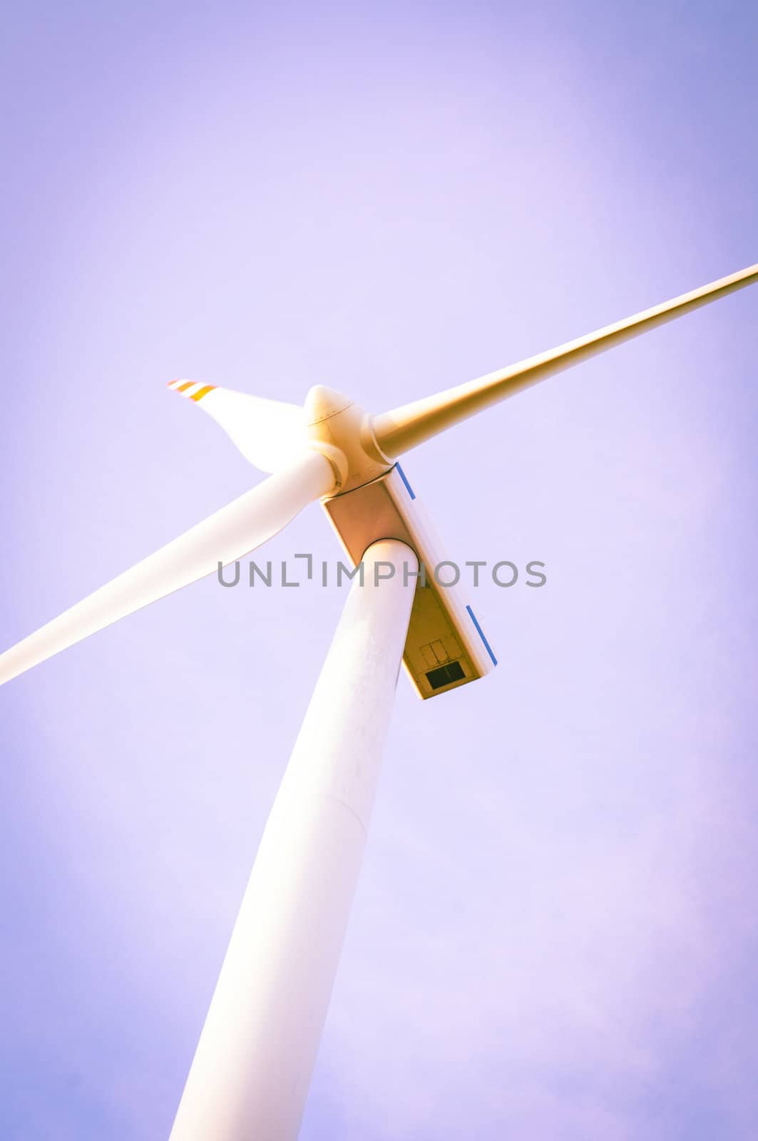 An image of windturbine of suny day
