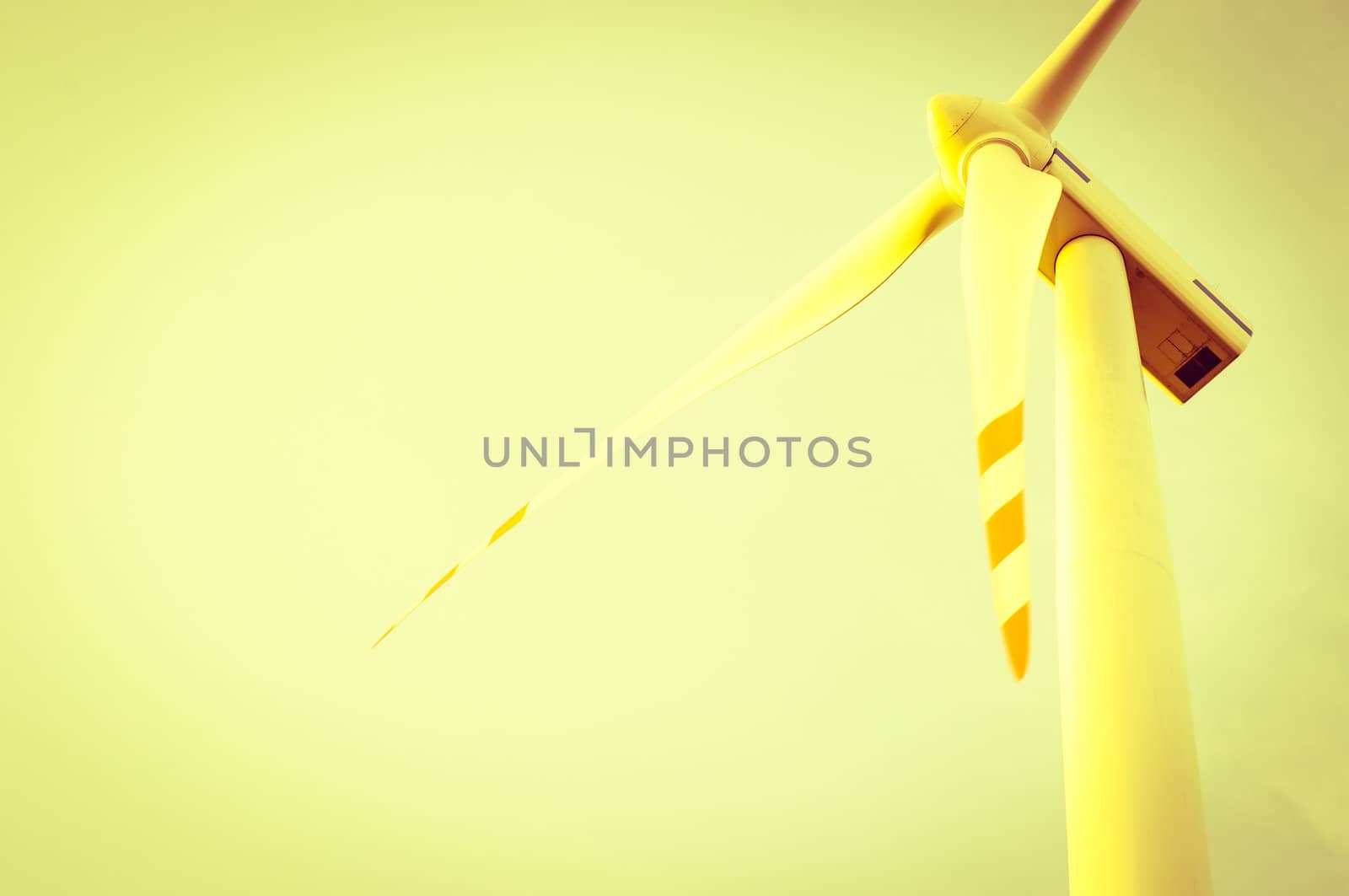 An image of windturbine of suny day