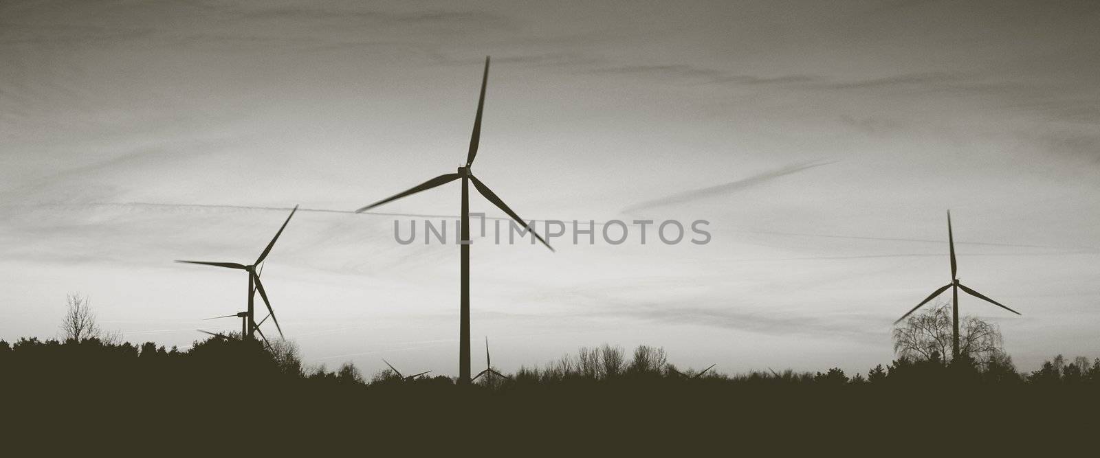 An image of windturbine of suny day