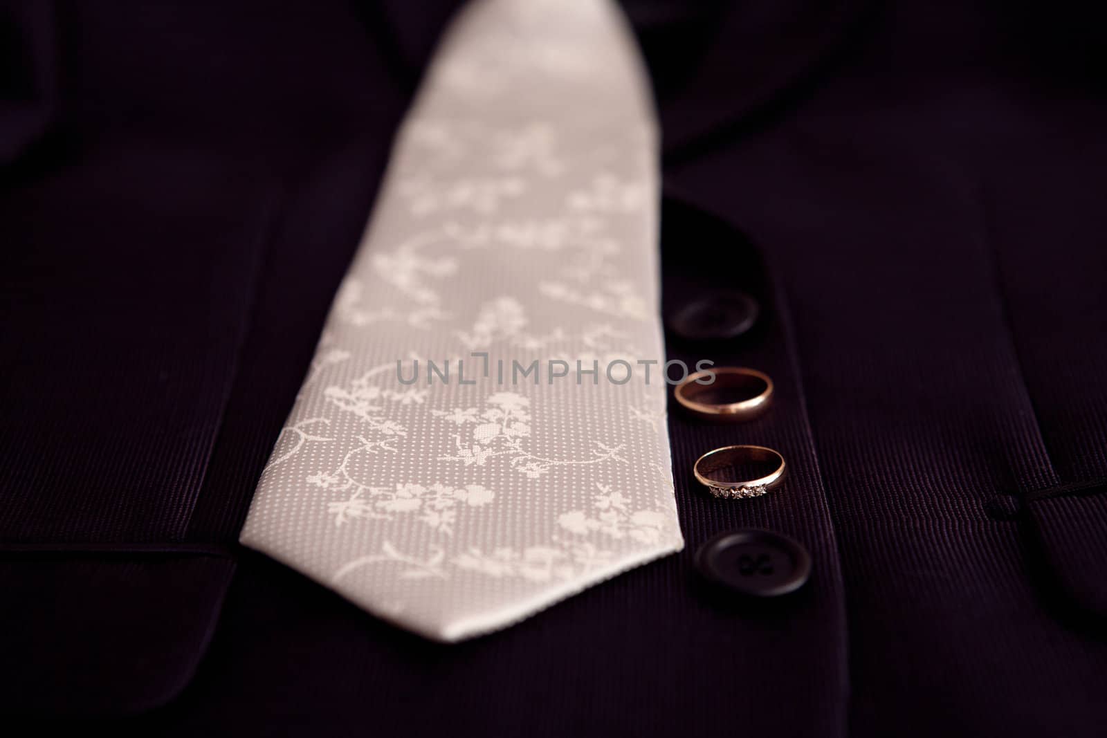 tie and rings by vsurkov