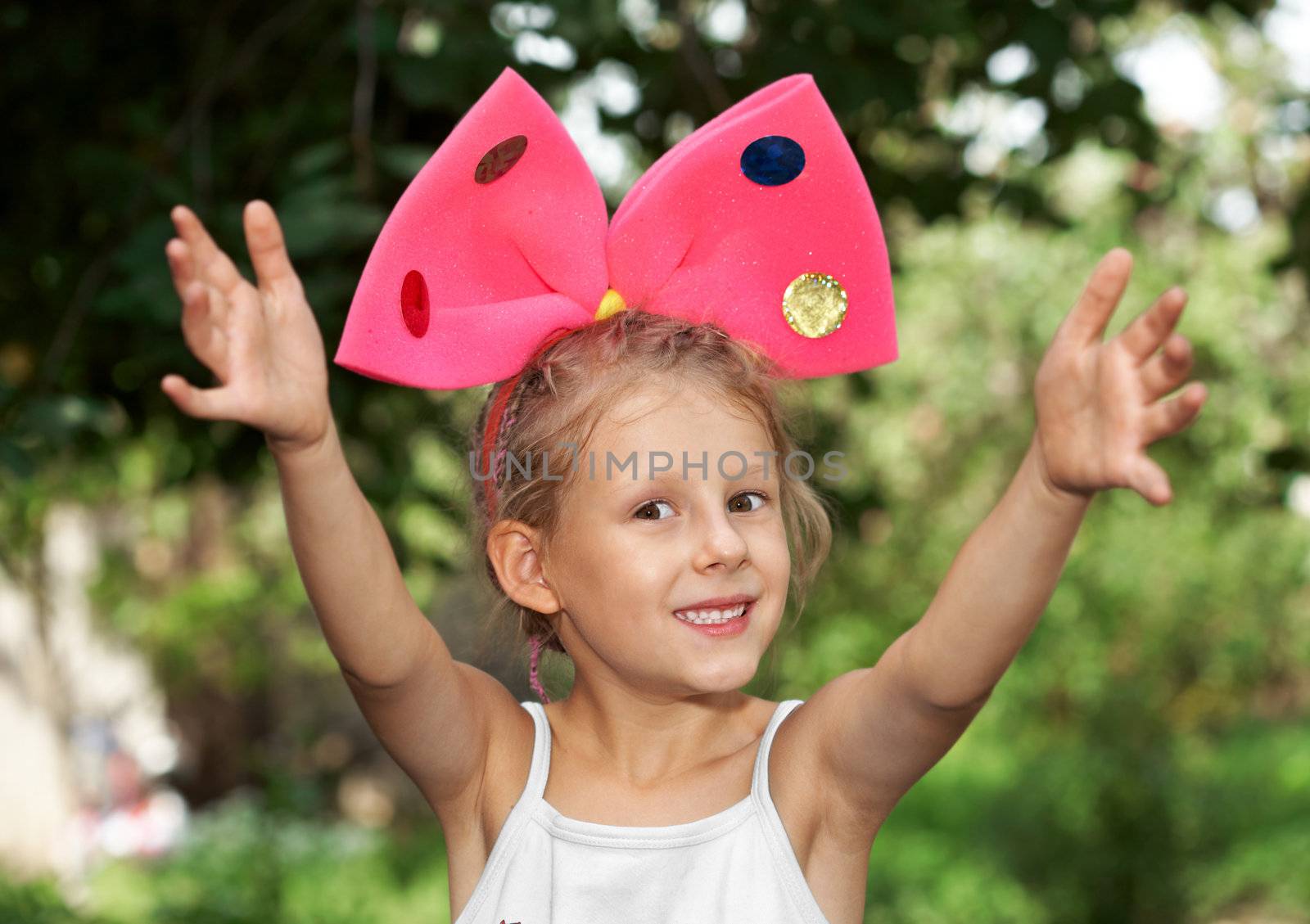 The the small girl with red bow on a head