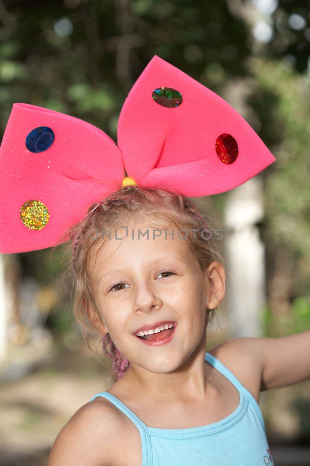 The the small girl with red bow on a head