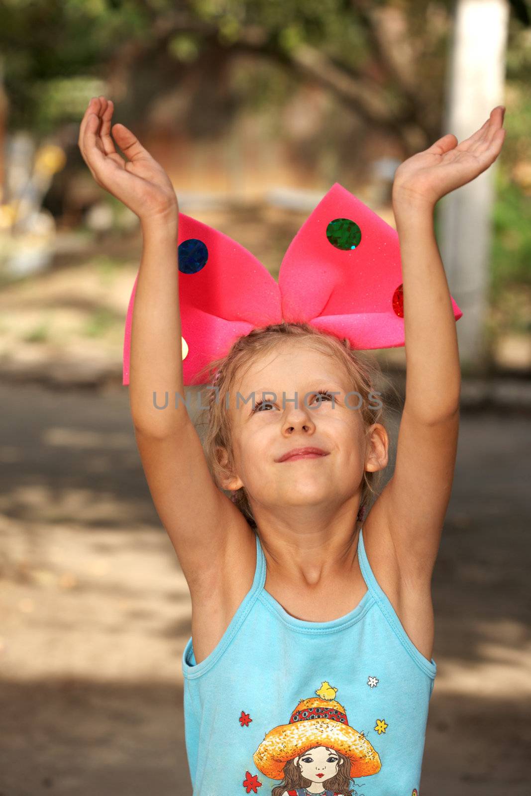 The the small girl with red bow on a head