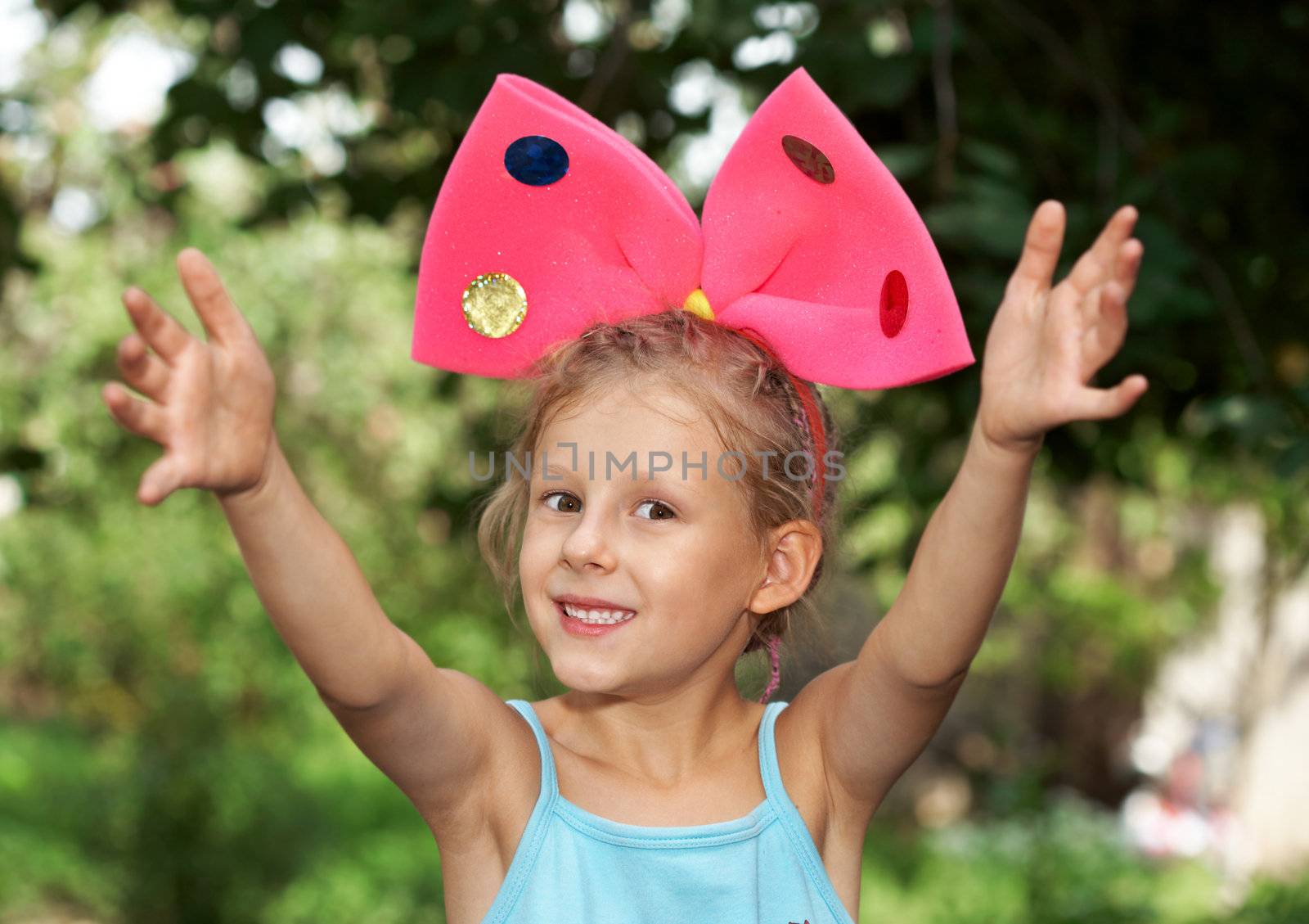 The the small girl with red bow on a head