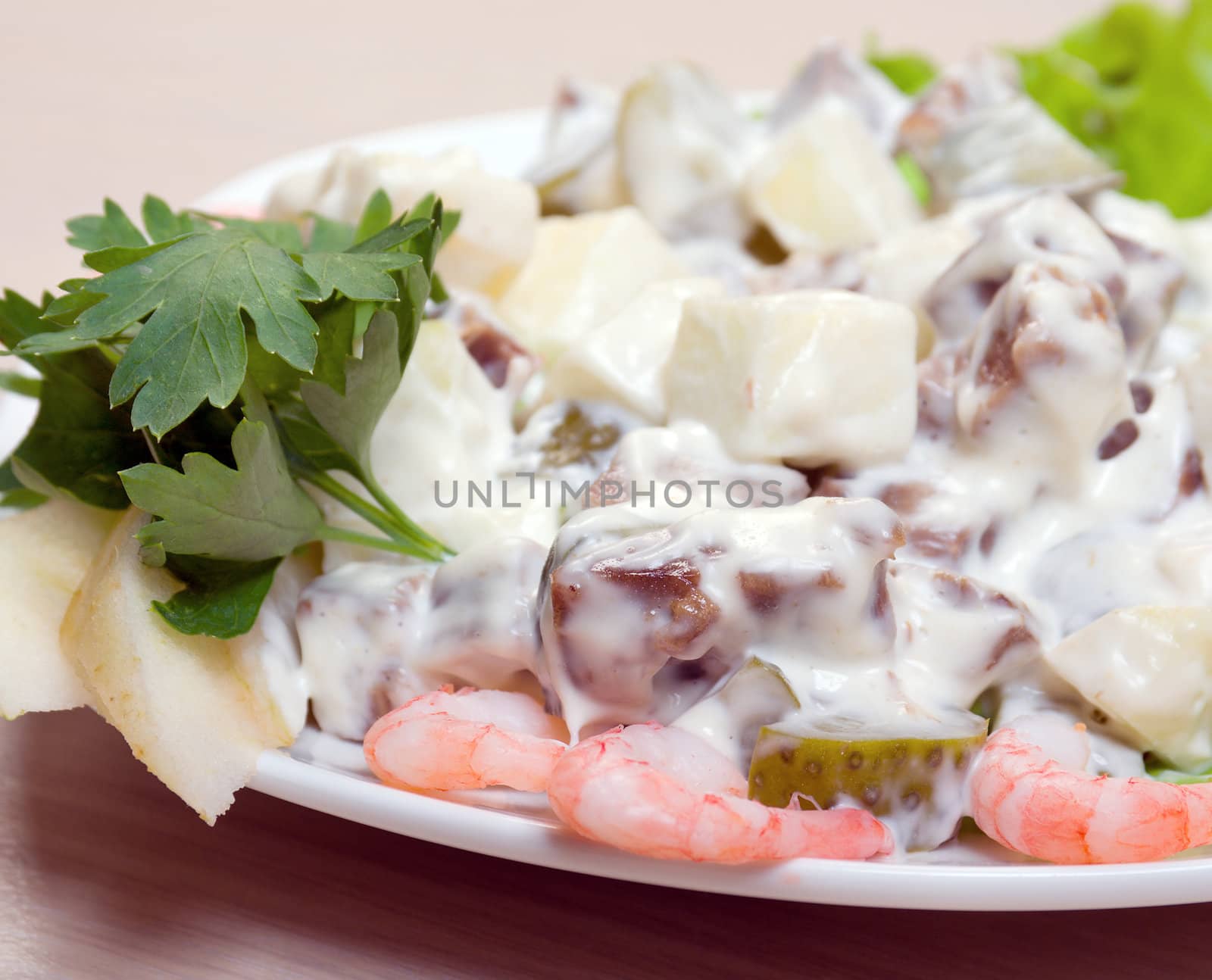 salad seafoods.tunec,prawns,vegetables.Shallow depth-of-field