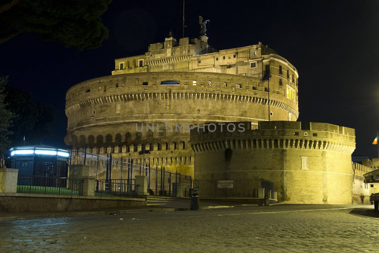 a rome by nigth