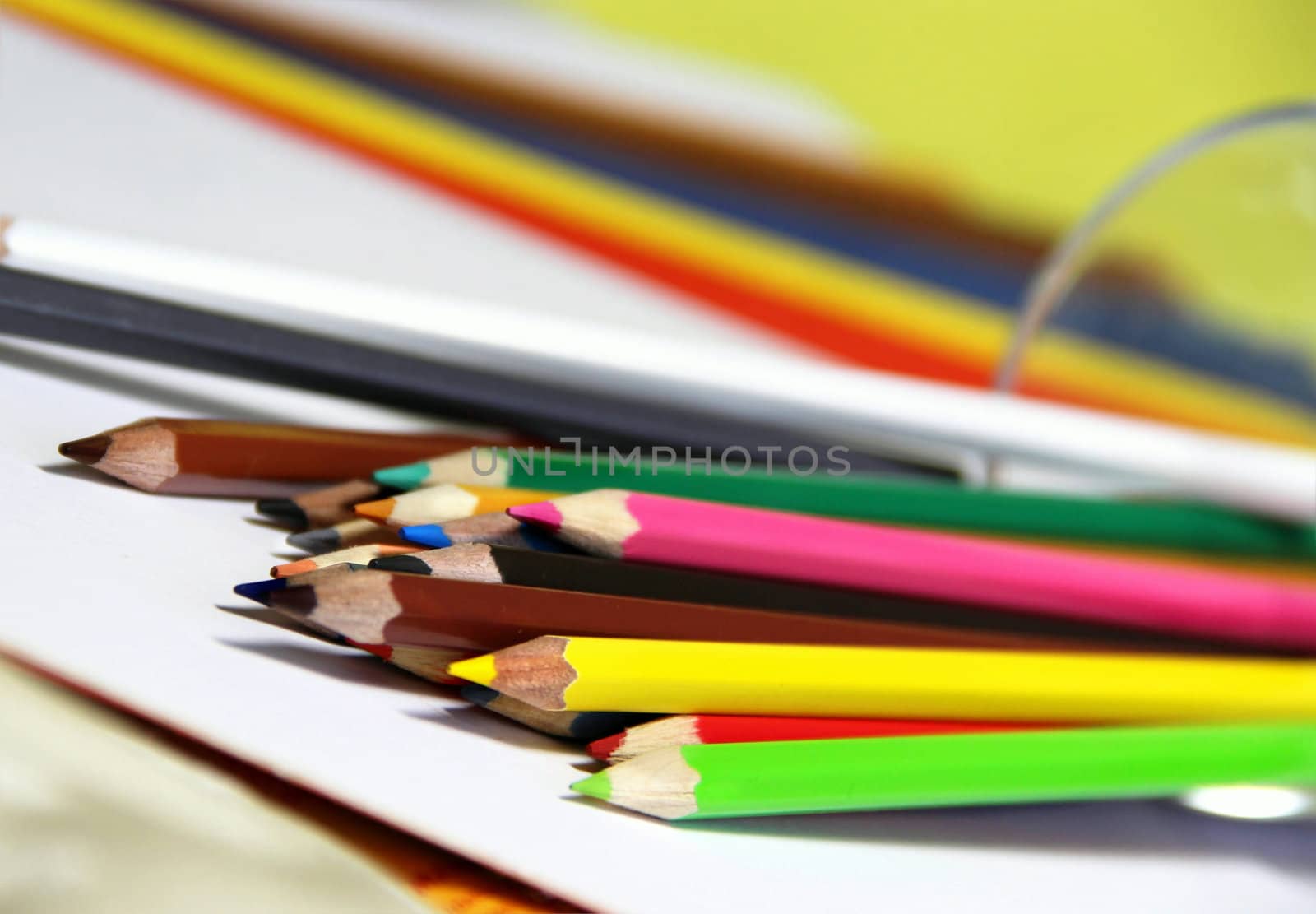 Multicolored pencils by tanouchka