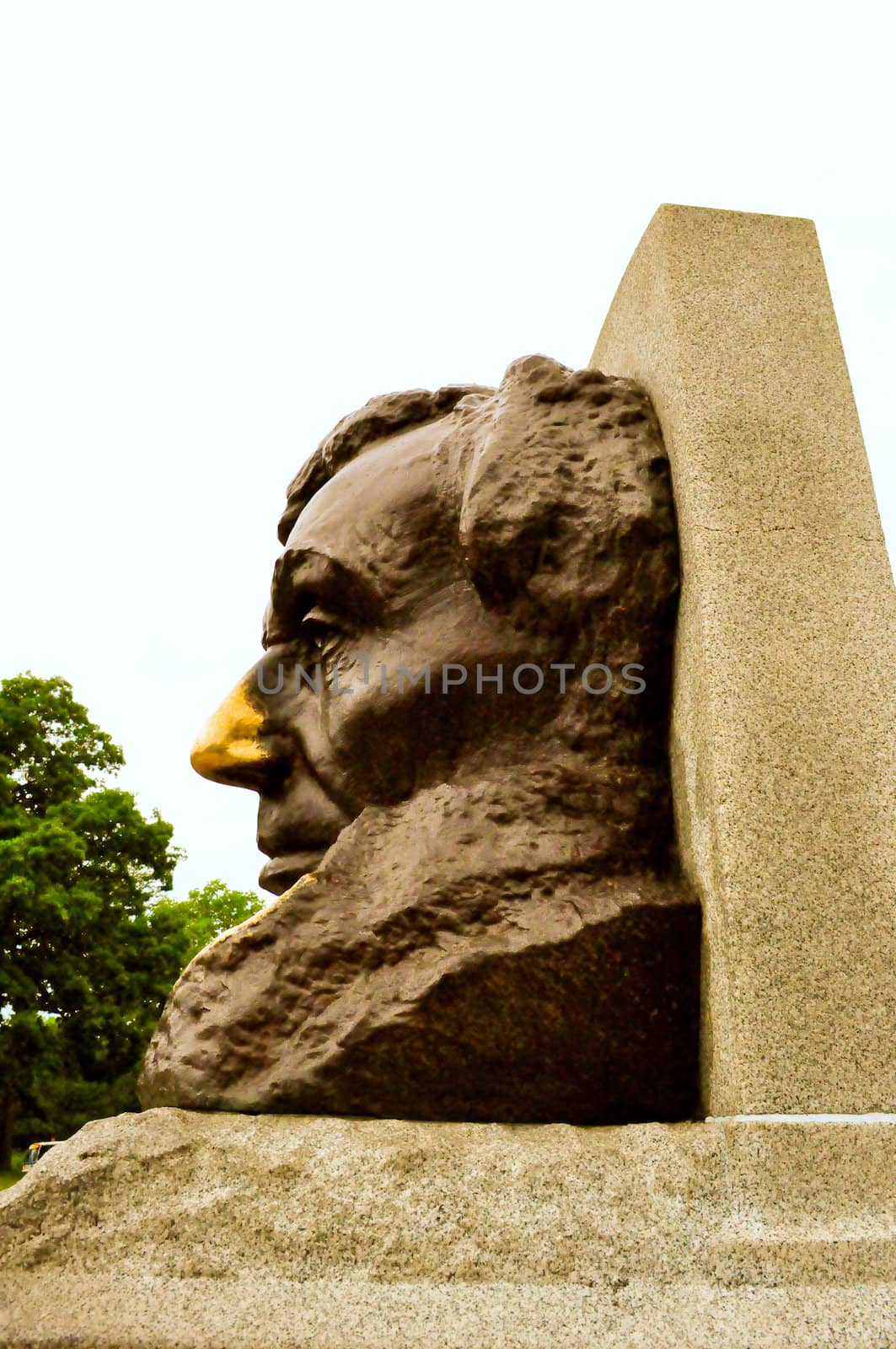 Abraham Lincoln Gravesite Statue