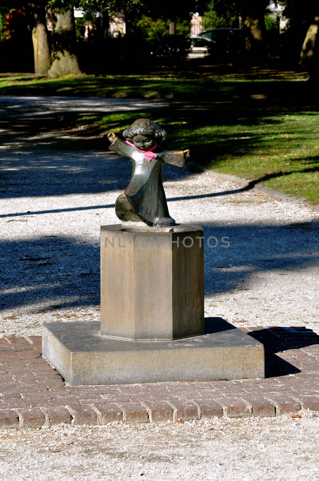 Charleston SC little girl statue fountain by RefocusPhoto