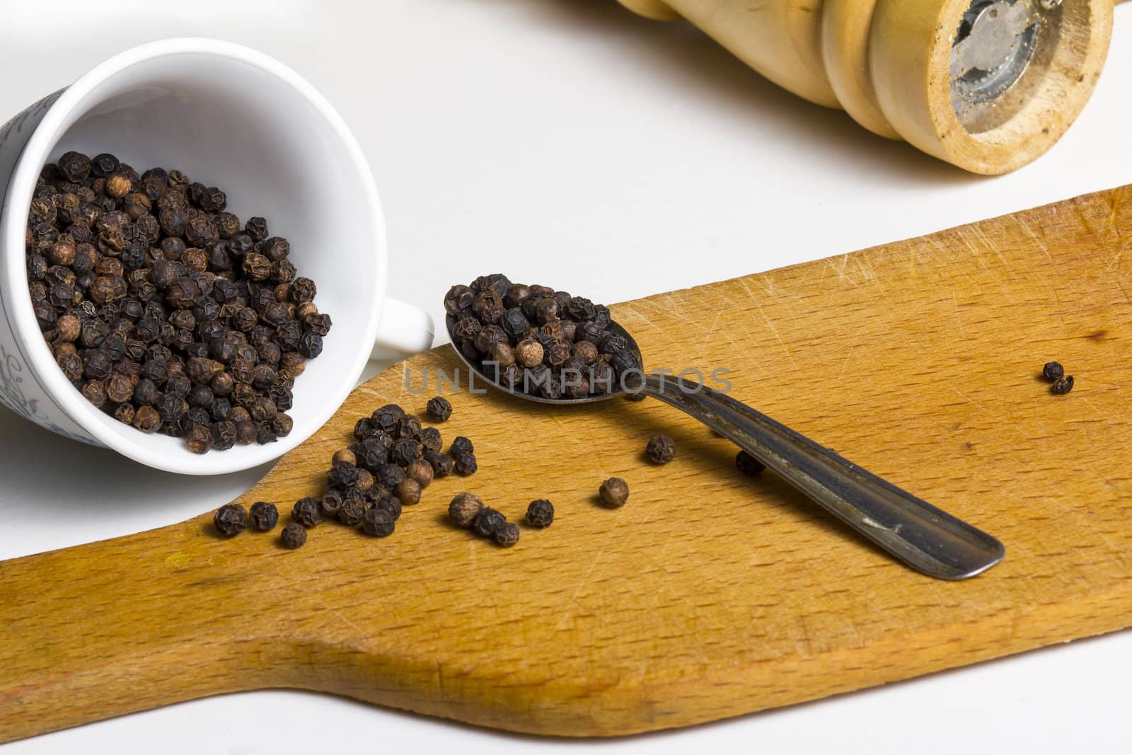 Close-up of lots of black pepper seeds