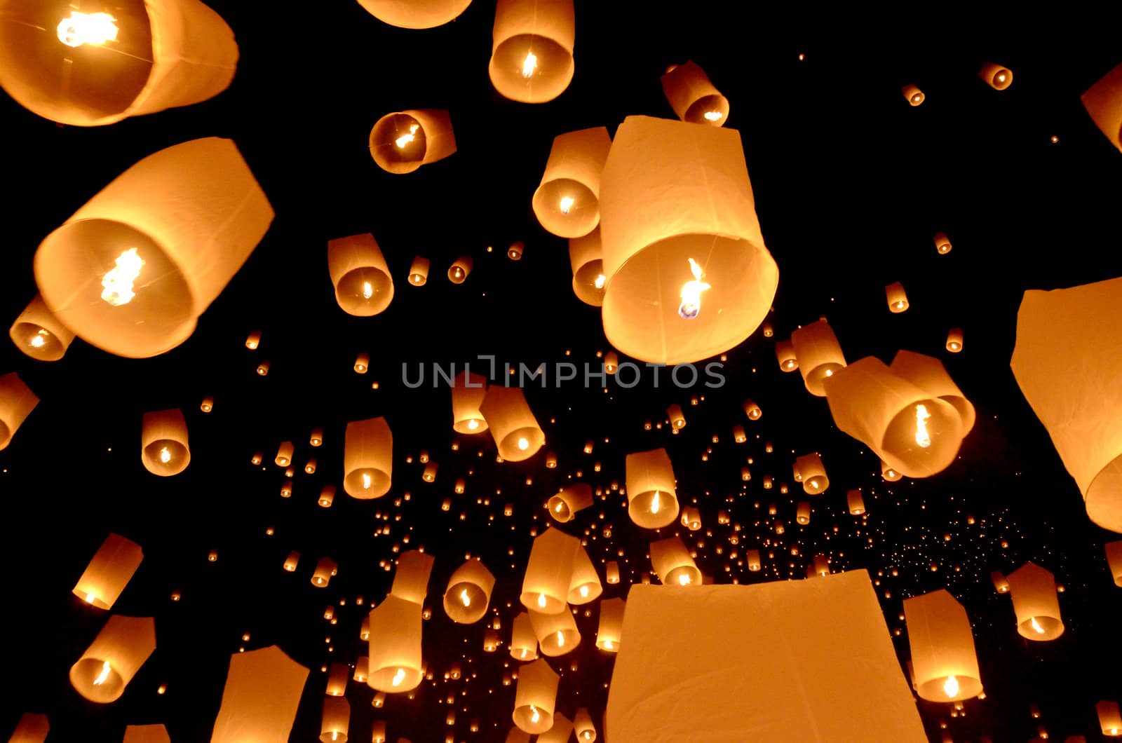 Floating lantern, Yi Peng Balloon Festival in Chiangmai Thailand 