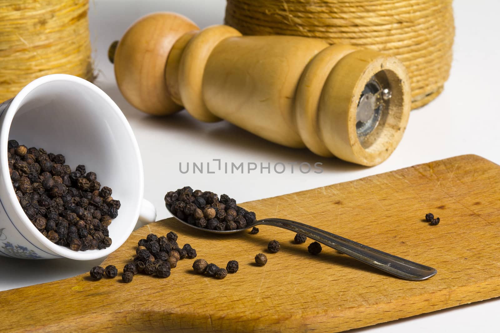 Close-up of lots of black pepper seeds