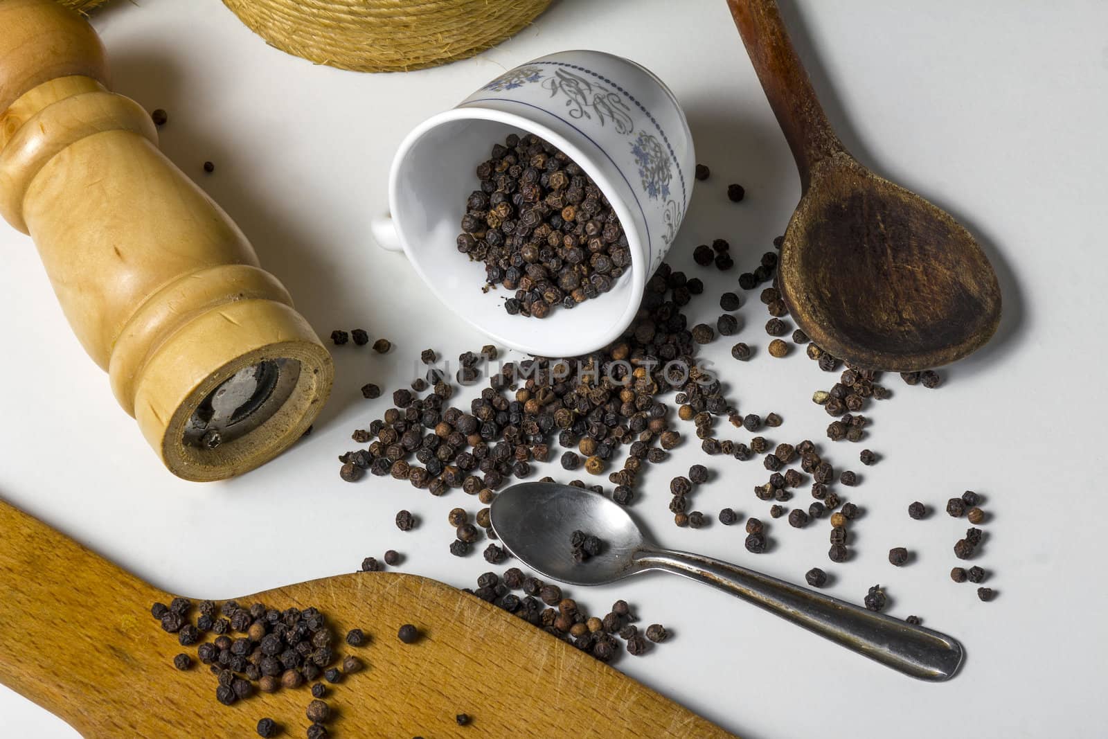 Close-up of lots of black pepper seeds